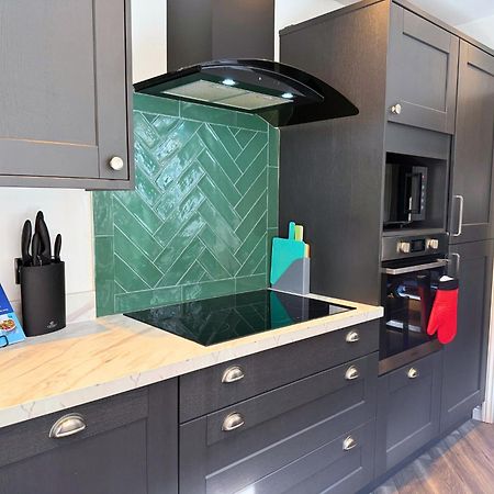 Hot Tub, Free Parking, Near Shops & Restaurants, Location 1M To City Jesmond Exterior photo