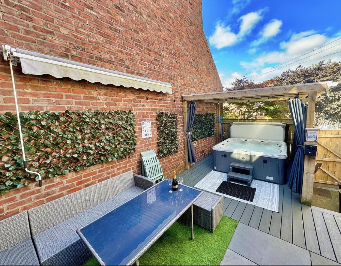 Hot Tub, Free Parking, Near Shops & Restaurants, Location 1M To City Jesmond Exterior photo