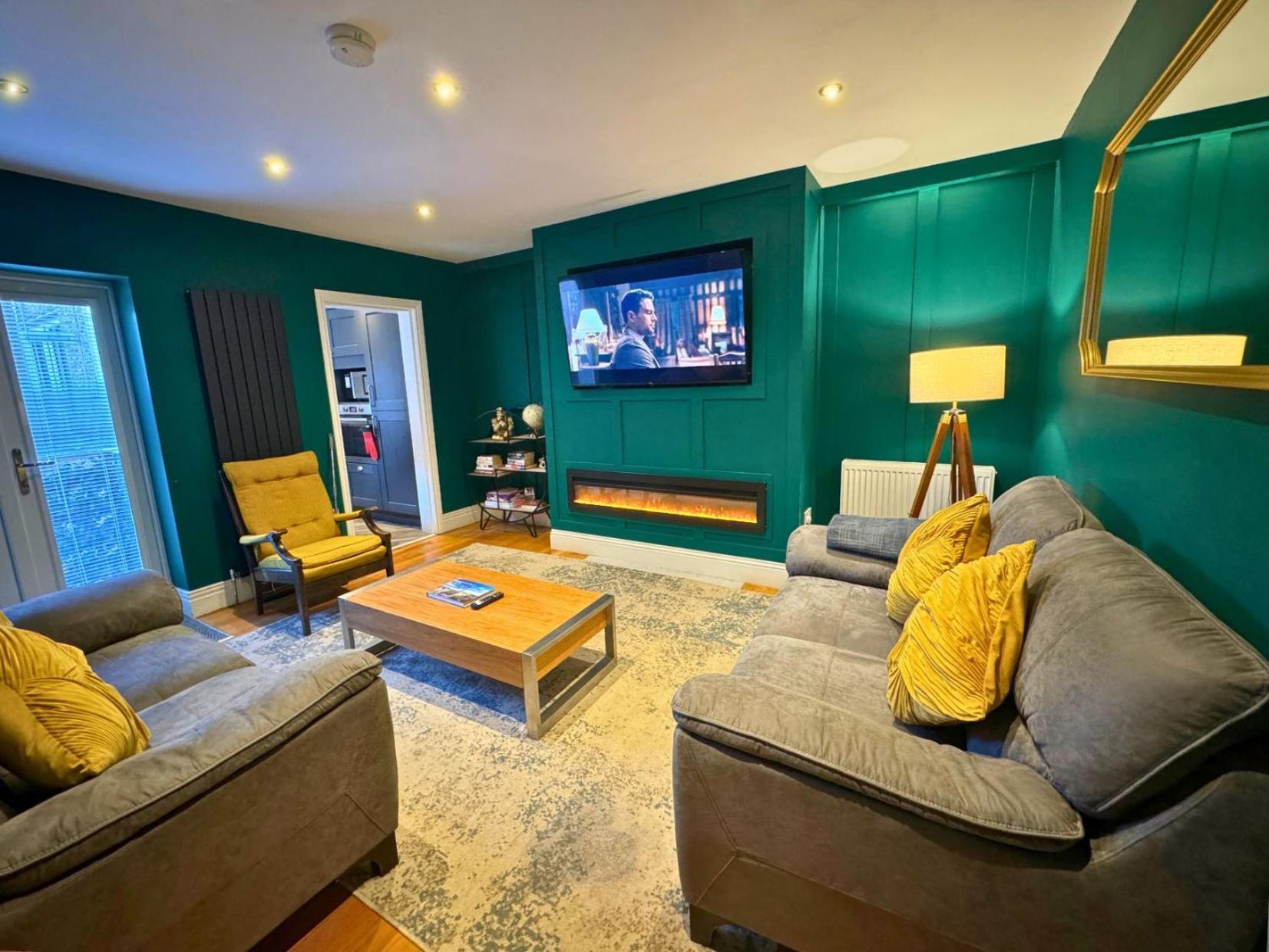 Hot Tub, Free Parking, Near Shops & Restaurants, Location 1M To City Jesmond Exterior photo