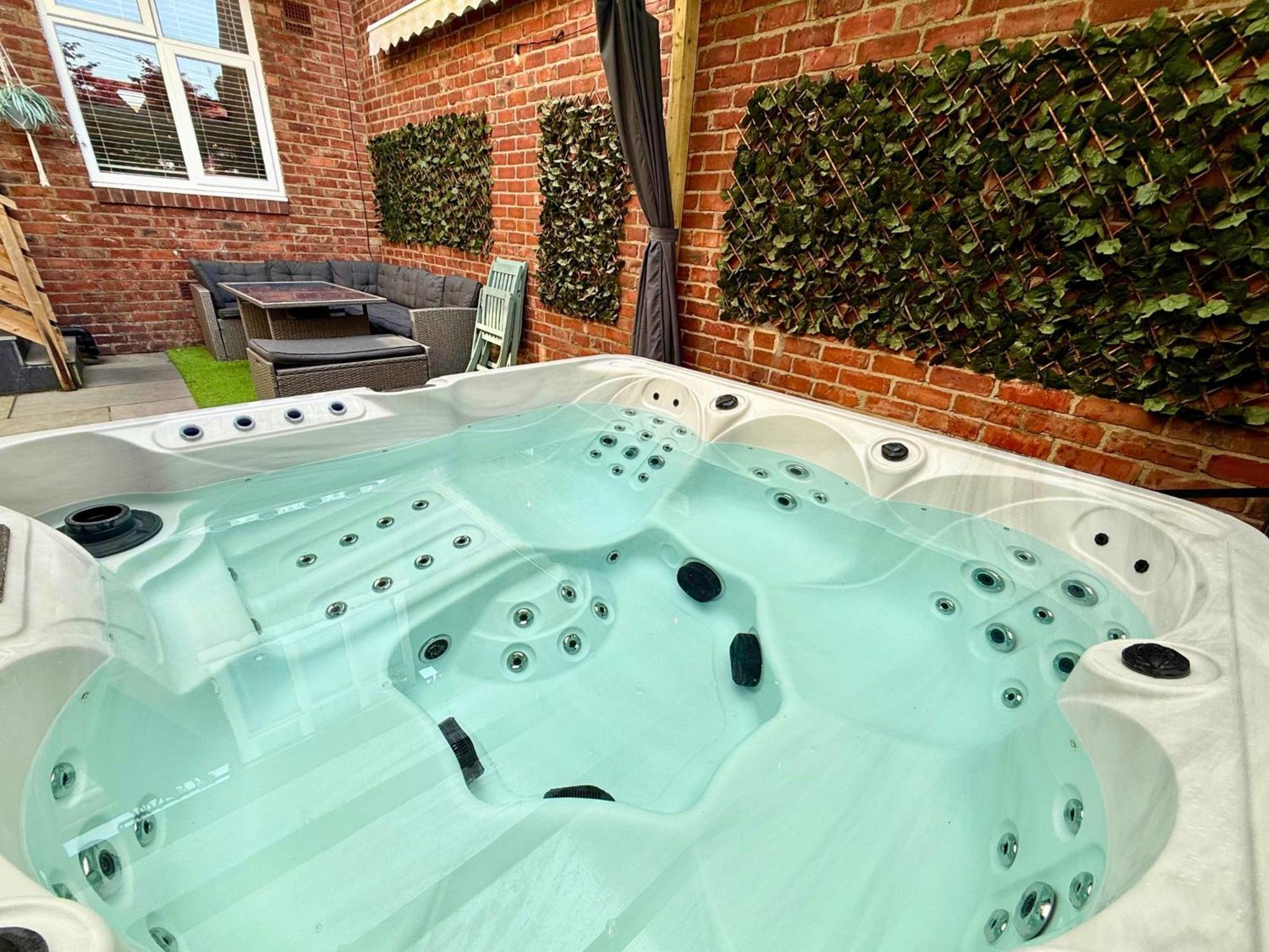 Hot Tub, Free Parking, Near Shops & Restaurants, Location 1M To City Jesmond Exterior photo