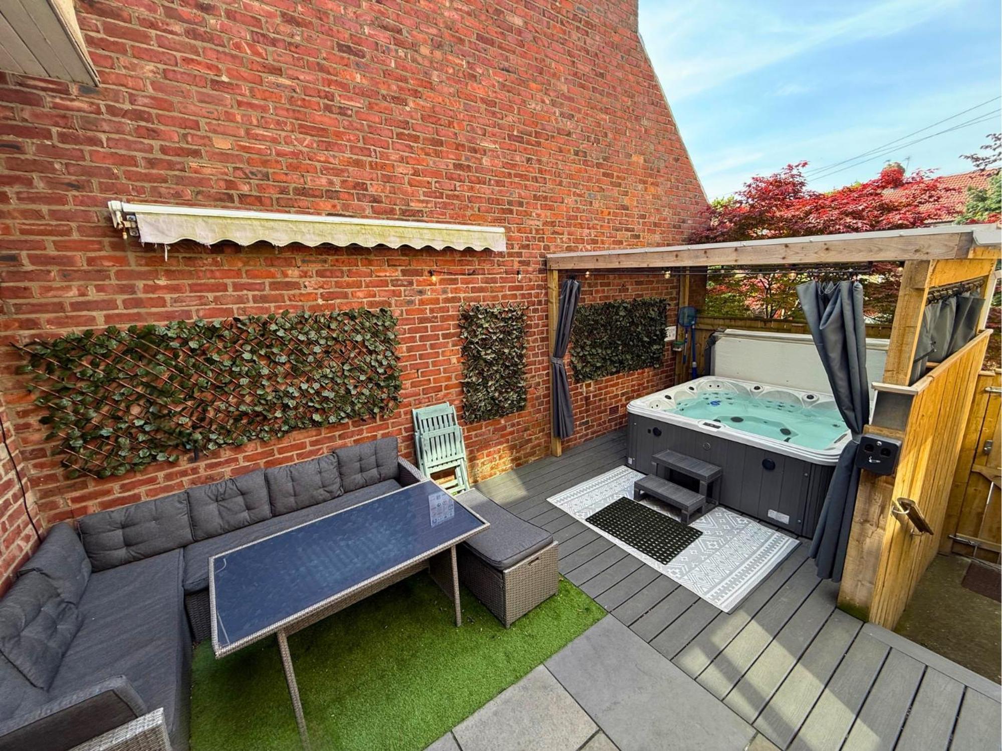 Hot Tub, Free Parking, Near Shops & Restaurants, Location 1M To City Jesmond Exterior photo