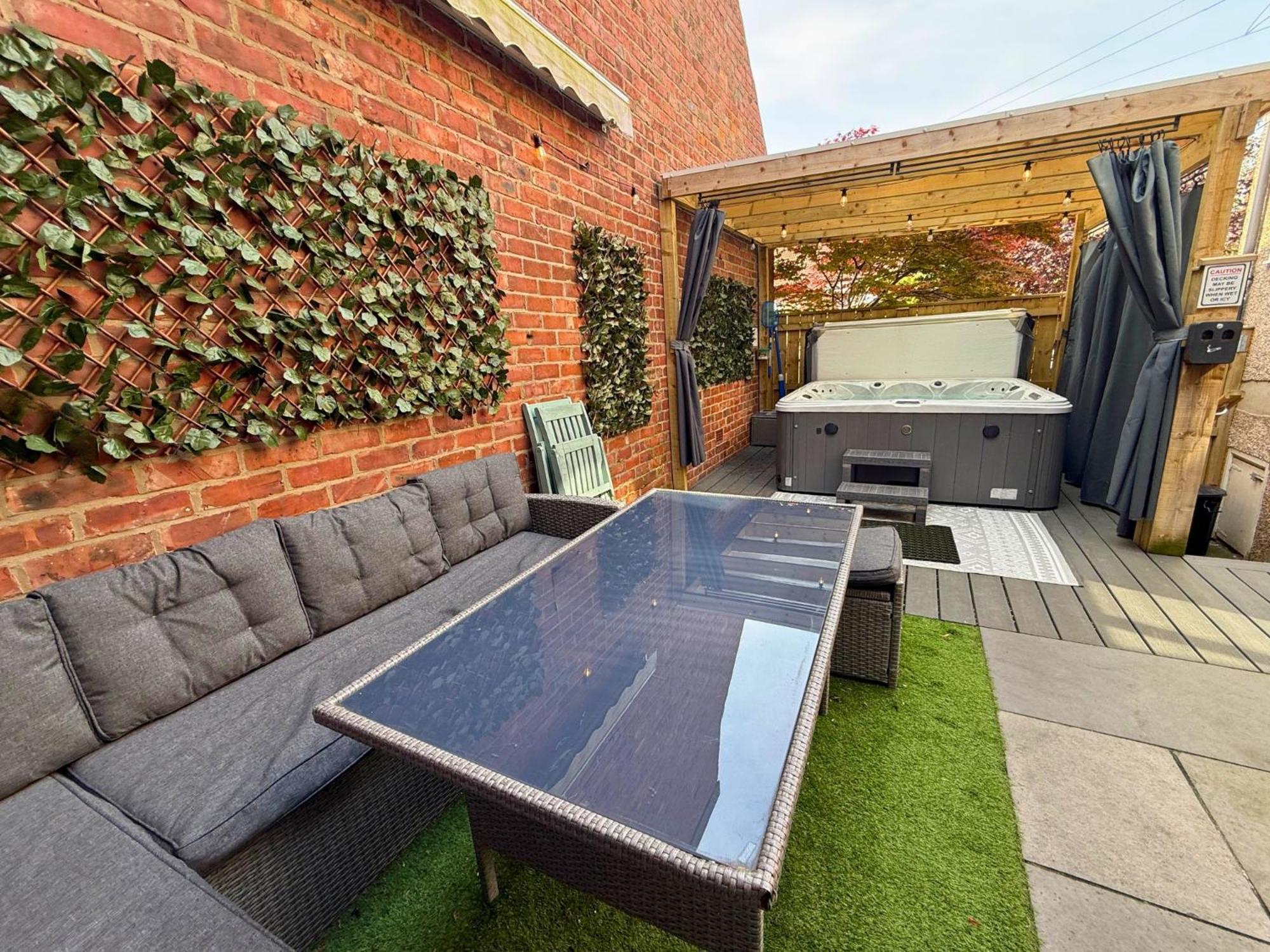 Hot Tub, Free Parking, Near Shops & Restaurants, Location 1M To City Jesmond Exterior photo
